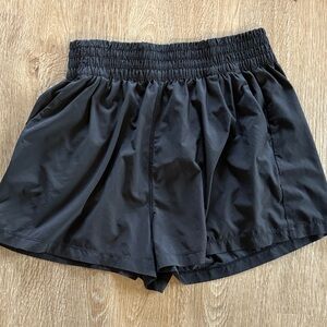 Vuori Villa Short Black. Large